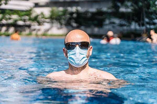 هل من الآمن السباحة أثناء جائحة COVID-19؟ 1